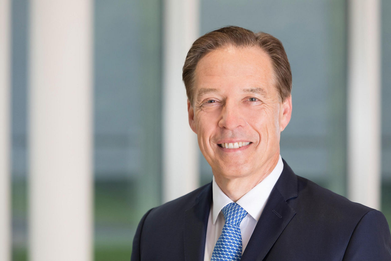 Dr. Claus Rettig is scheduled to join the Executive Board of Evonik Industries on September 1, 2026, and will serve as the Board’s Deputy Chairman.
-----
Dr. Claus Rettig, ab dem 1. September 2026 Mitglied des Vorstandes  von Evonik Industries. Er ist Stellvertretender Vorsitzender des Gremiums.