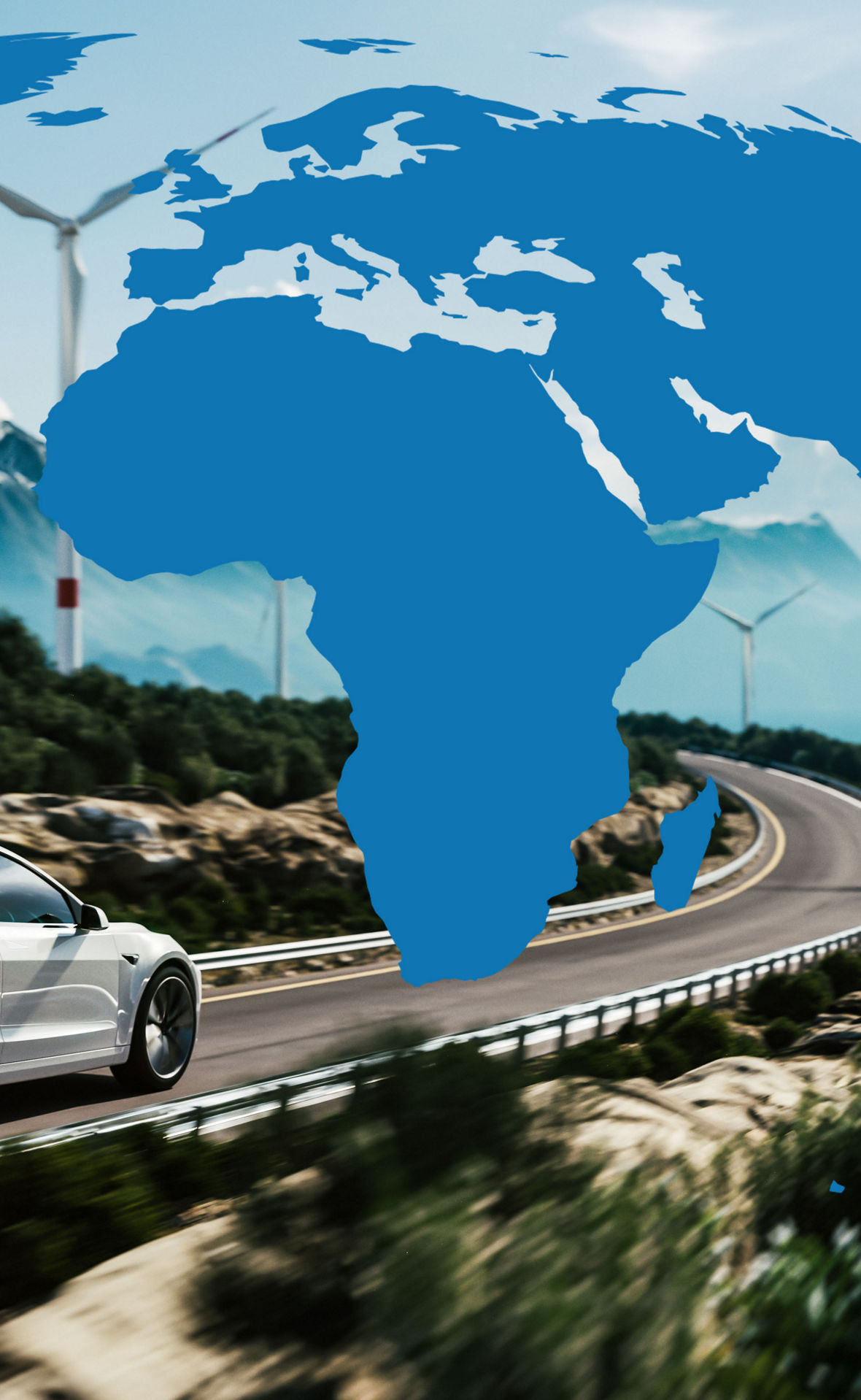 E-Auto fährt auf Landstraße vor Windrädern, davor die Kontinente als blauer Schattenriss