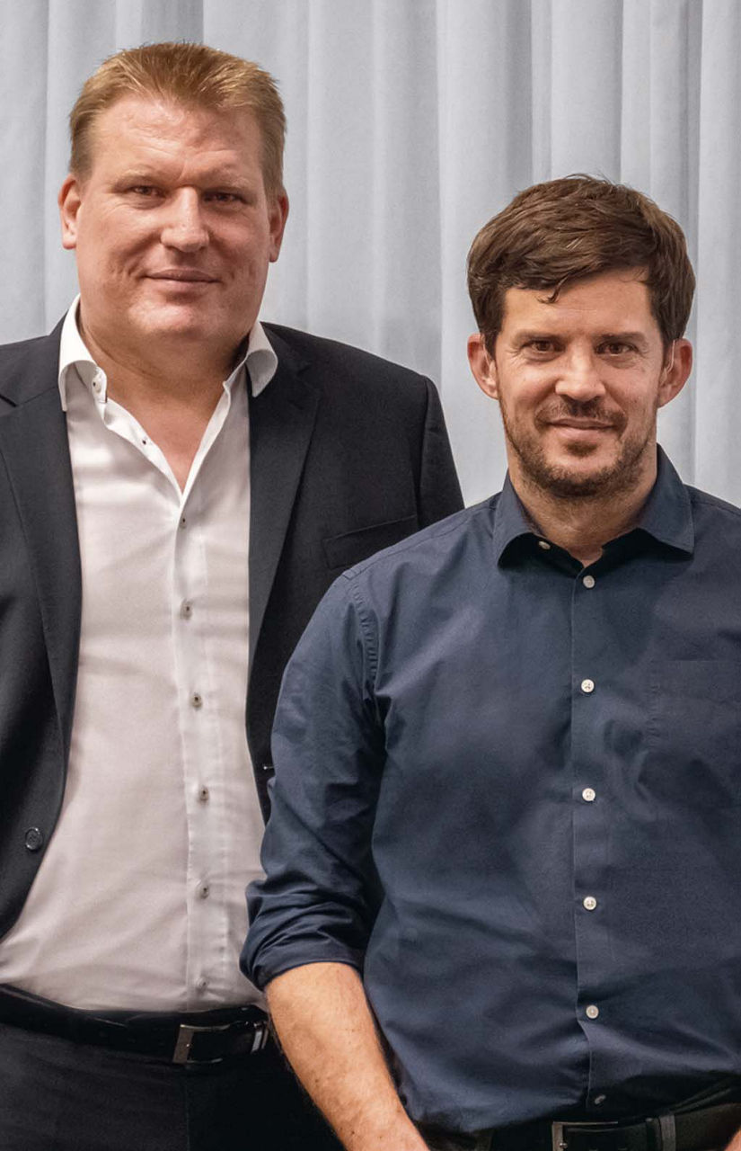 Evonik-Forscher Florian Böhl (links) mit seinem früheren Studienkollegen Frank Lyko vom Deutschen Krebsforschungszentrum