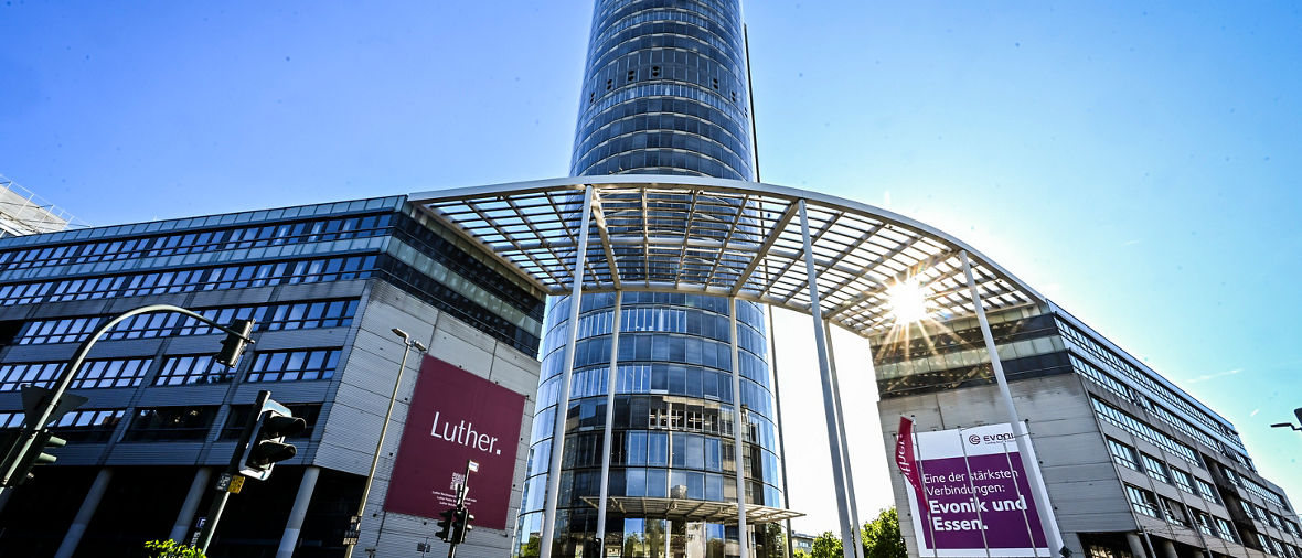 The Evonik Tower at Opernplatz 1 in Essen is the official new headquarters of Evonik Industries AG as of July 1, 2026. The image shows the tower and the entrance area.