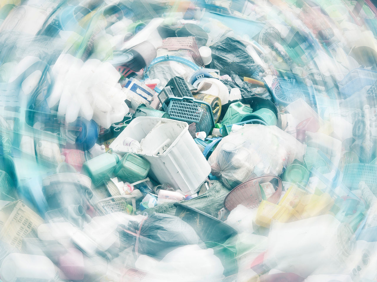 By developing innovative additives and processing aids, Evonik significantly improves the quality and performance of chemical recycling.