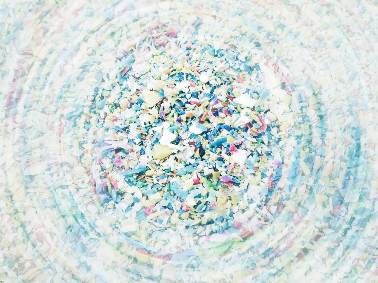 By developing innovative additives and processing aids, Evonik significantly improves the quality and performance of recycled plastics.