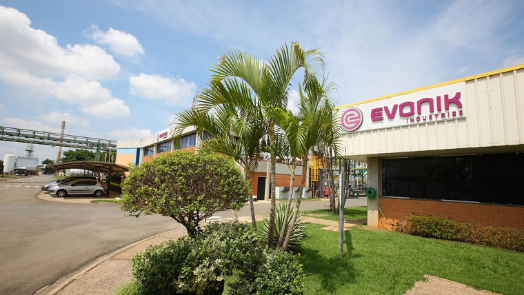 Production and research and development take place at Evonik's site in Americana, Brazil.-------Am Evonik-Standort in Americana, Brasilien, wird produziert sowie Forschung und Entwicklung betrieben.