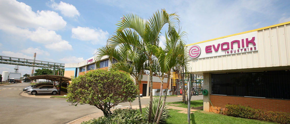 Production and research and development take place at Evonik's site in Americana, Brazil.-------Am Evonik-Standort in Americana, Brasilien, wird produziert sowie Forschung und Entwicklung betrieben.