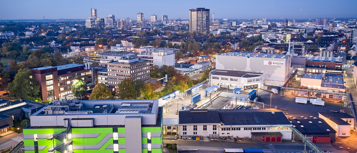 Evonik site Goldschmidtsraße, Essen, Germany. Evonik Campus building in the background.----Evonik Standort Goldschmidtsraße, Essen, Deutschland. Evonik Campus Gebäude im Hintergrund.
