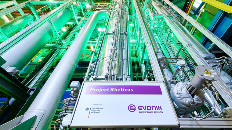 Rheticus - Forschungsprojekt / Evonik-Pilotanlage Marl
Rheticus Pilotanlage am Evonik-Standort in Marl, NRW.
-----
Rheticus pilot plant at the Evonik site in Marl, NRW.