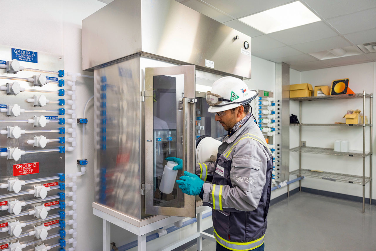 Um das Risiko von Verunreinigungen des Wasserstoffperoxids während des Transports zu vermeiden und die Versorgungssicherheit zu gewährleisten, beliefert Evonik seine Kunden aus Anlagen in der jeweiligen Region.