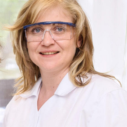 Portraitbild Dr. Dana Kralisch