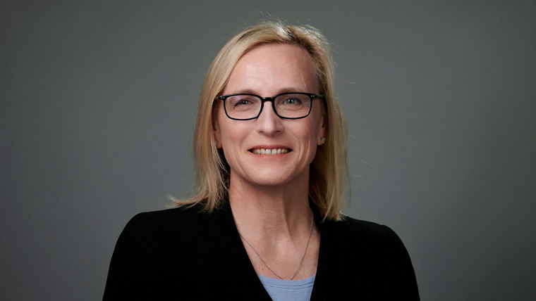 Claudine Mollenkopf
Member of the Executive Board of Evonik Industries AG and head of the Advanced Technologies Segment
She will also be responsible for the Asia Pacific region and the Operation and Supply Chain Excellence
-----
Claudine Mollenkopf
Mitglied des Vorstandes der Evonik Industries AG und Leiterin des Segments Advanced Technologies
Sie verantwortet künftig zudem die Region Asia Pacific und die Operation and Supply Chain Excellence