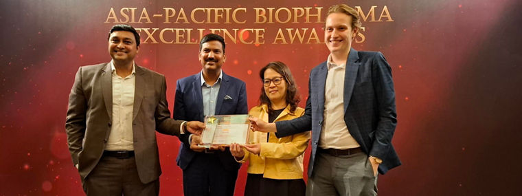 From left to right: Spandan Mishra (Global Director Technical Marketing Biopharma Solutions, Evonik Health Care), Krishnamurthy Venkatesan (Senior Director/DGM Project Group Leader, Biocon Biologics), Joyce Chan (Expert Biologist, Evonik Asia Research Hub), Ewan Stephenson (Scientist & Project Manag