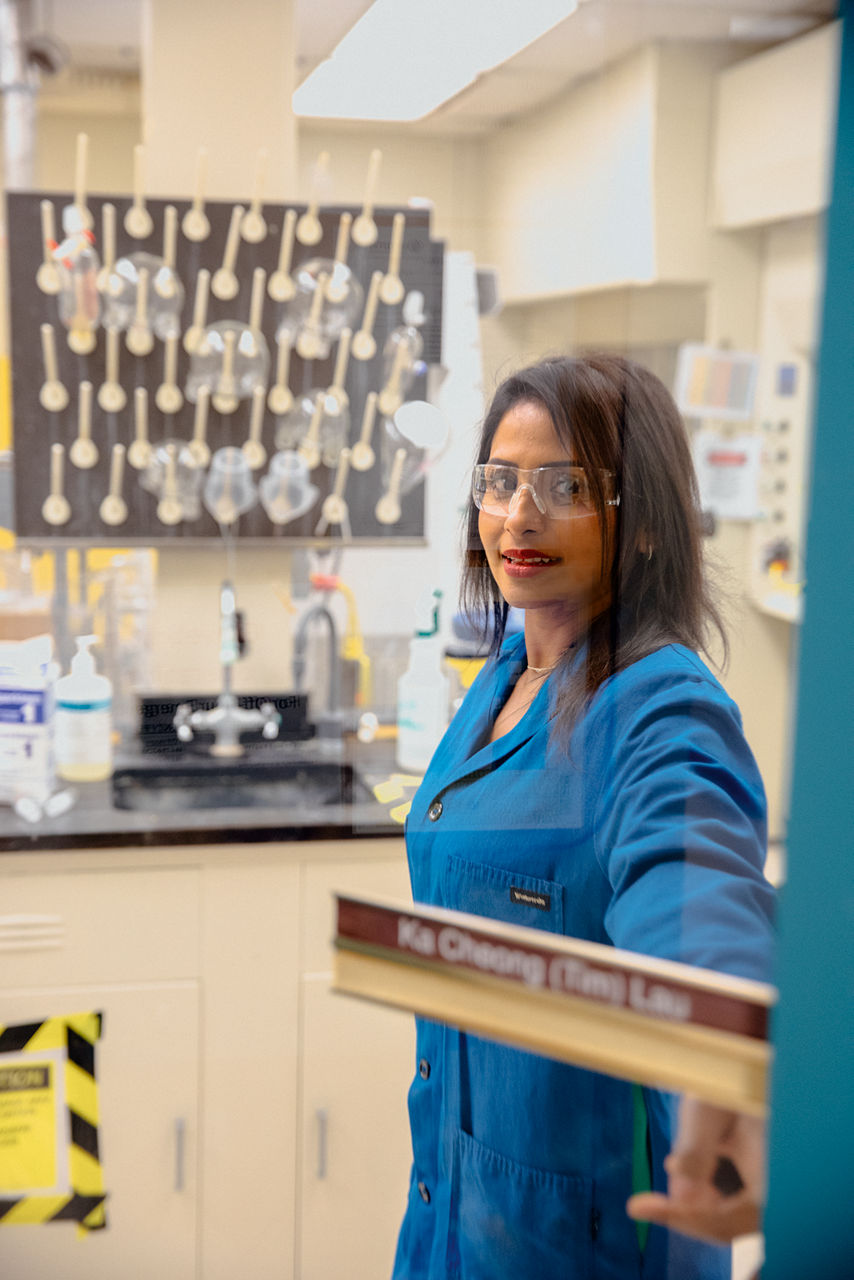 Vom Labor in die Industrie: Sämtliche Proben entstehen in Allentown im Innovationszentrum. Jetzt arbeitet Purnima Ruberu daran, die erste Anlage zur kommerziellen Produktion an den Start zu bringen.