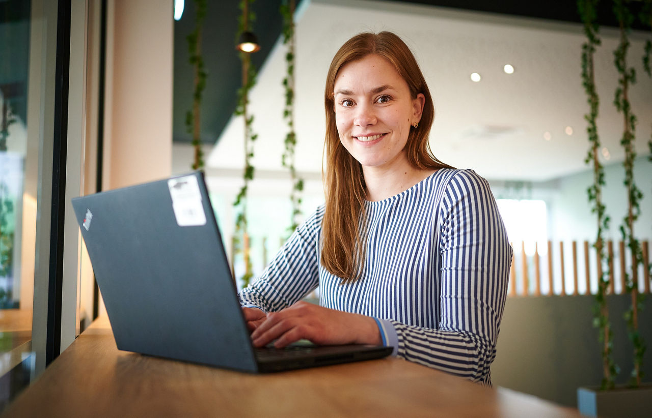 Rabea Buß Rabea Buß, Business- und Portfoliomanagerin Pipelines vor Evonik Logistics - Pipelines in Marl, Neckarstraße. Rabea Buß Rabea Buß, Business- and Portfoliomanager Pipelines at Evonik Logistics - Pipelines in Marl, Neckarstraße.