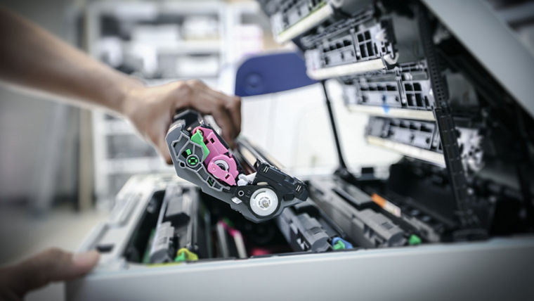 With fumed alumina and fumed silica from Evonik you can adjust the charge characteristics of powders like toner in a well-defined manner.