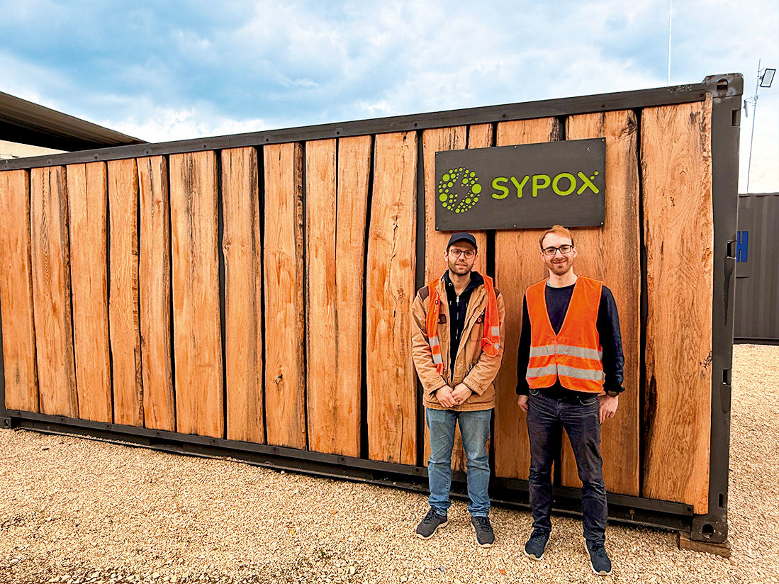 Founders Gianluca ­Pauletto (left) and Martin Baumgärtl in front of a demonstration unit from their startup, Sypox