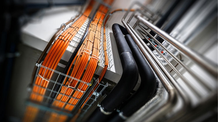 Silanes allow the plastic insulation of a cable to embed up to 60 % of mineral-based flame retardants without getting brittle
