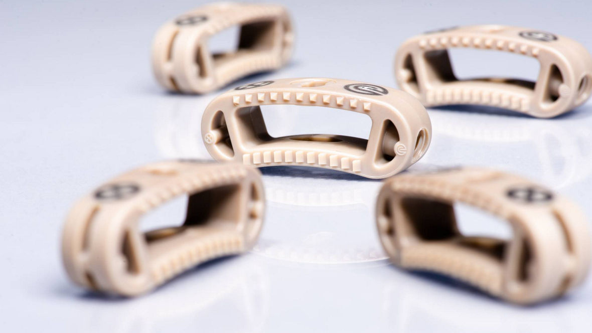 Discover how VESTAKEEP® Fusion enhances the production of osteoconductive PEEK implants through injection molding, offering a variety of designs for spinal surgery applications. Explore the potential of producing multiple modules from a single mold for improved efficiency and customization.