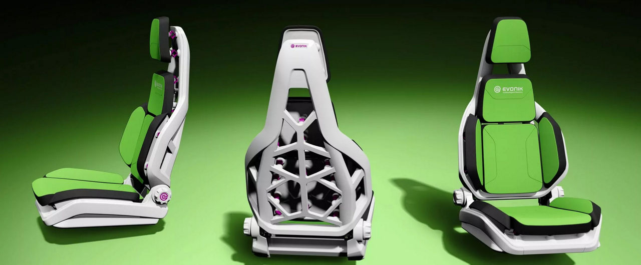 Ein Autositz ohne Bezug in den Farben Grau und Ggrün aus drei Perspektiven.