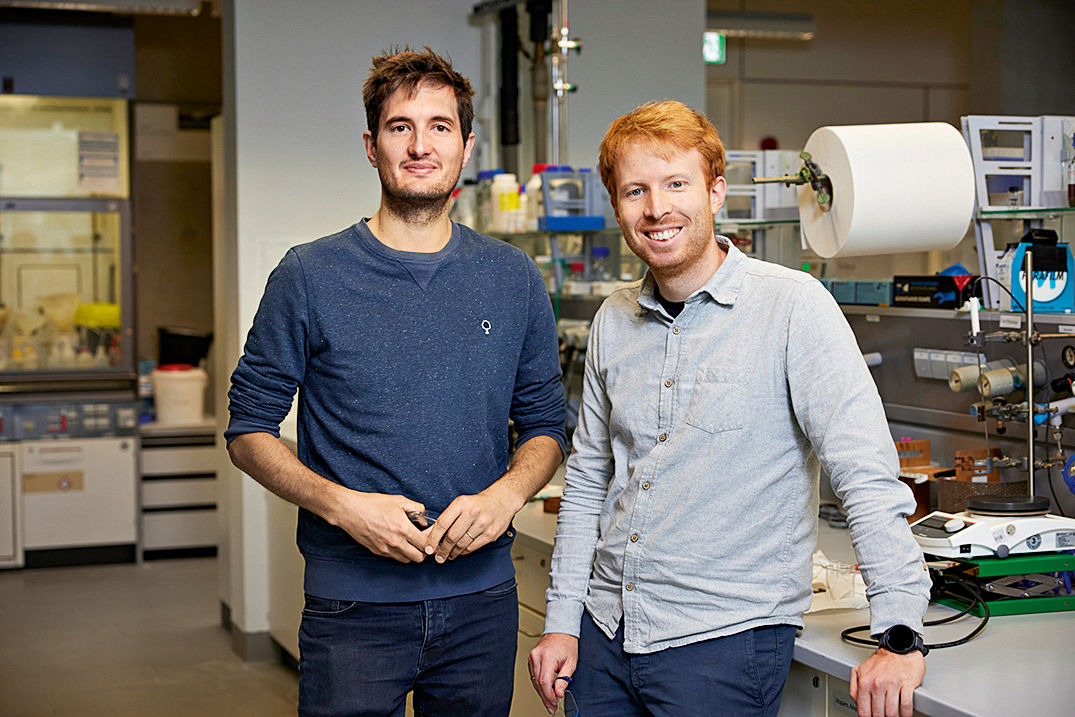 Alexandre Kremerund Andreas Wagner im Labor