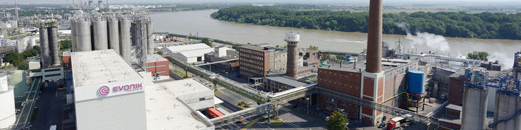 Evonik Standort Wesseling, direkt am Rhein gelegen.
-----
Evonik's Wesseling site, located directly on the Rhine.
