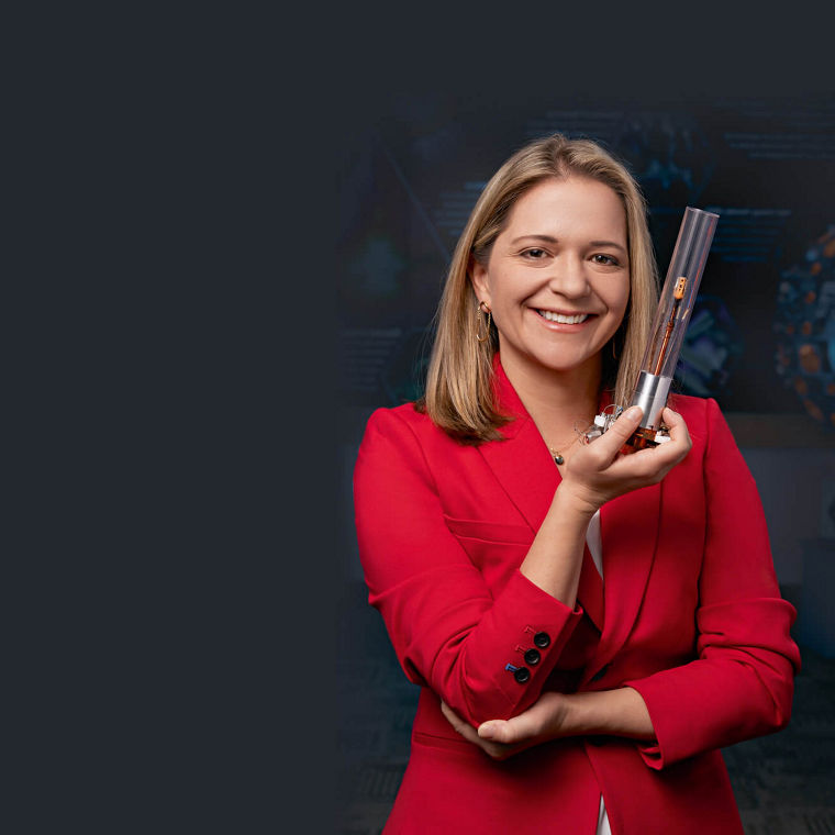 Dr. Andrea „Annie“ Kritcher ist Kerntechnikerin und Physikerin an der National Ignition Faculty des Lawrence Livermore National Laboratory in Kalifornien. Für das Experiment im Dezember 2022 hat sie die Kapsel mit dem Brennstoff aus Deuterium und Tritium entworfen.