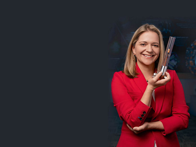 Dr. Andrea „Annie“ Kritcher ist Kerntechnikerin und Physikerin an der National Ignition Faculty des Lawrence Livermore National Laboratory in Kalifornien. Für das Experiment im Dezember 2022 hat sie die Kapsel mit dem Brennstoff aus Deuterium und Tritium entworfen.