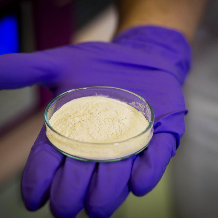 AMSilk protein powder - Elements Innovation Magazine 1/2026