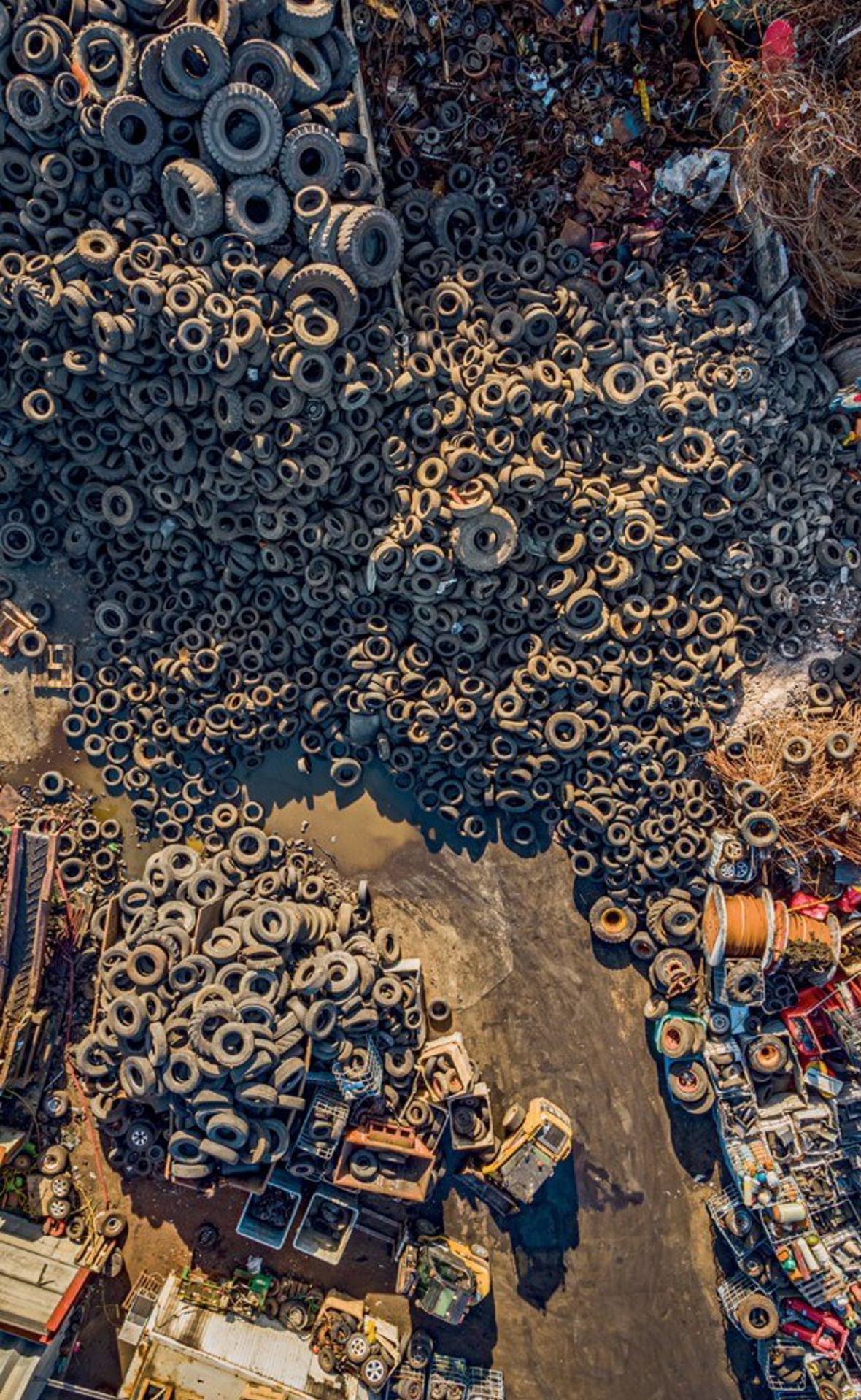 Blick auf risiege Altreifenberge von oben.