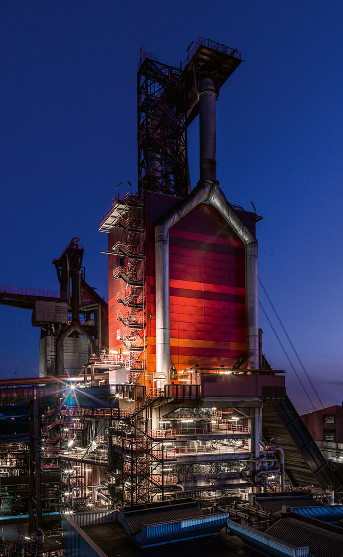 Hochofen von Thyssenkrupp in Duisburg bei Nacht
