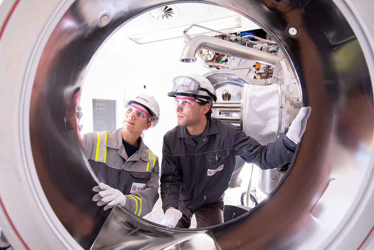 Pharma-Wirkstoff-Produktion im Evonik-Standort in Hanau.
----
Production of Active Pharmaceutical Ingredients at the Evonik site in Hanau