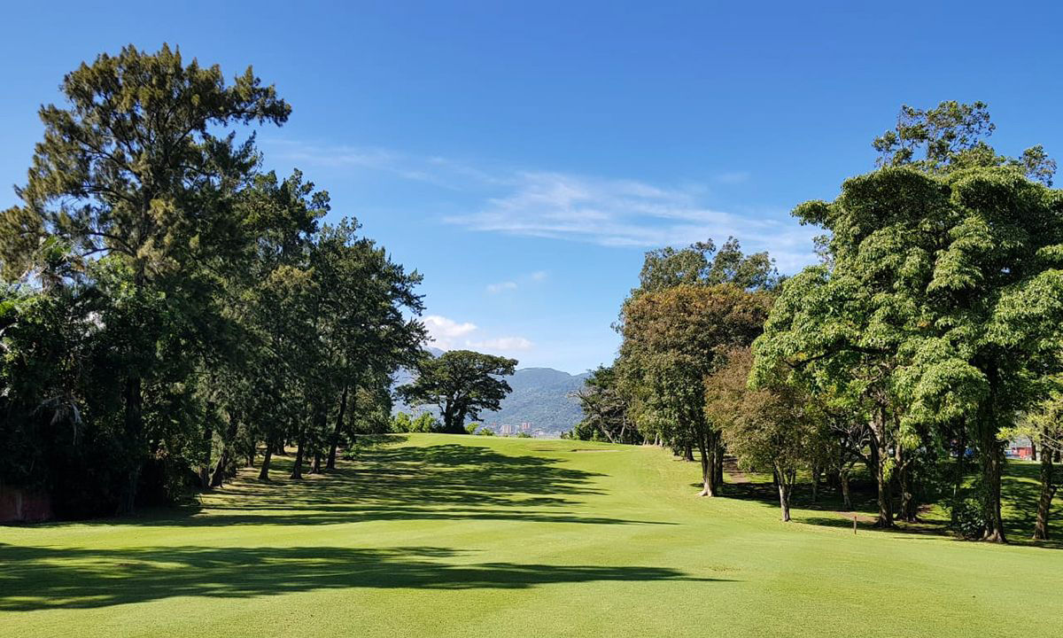 Golfing in San José (Costa Rica)
