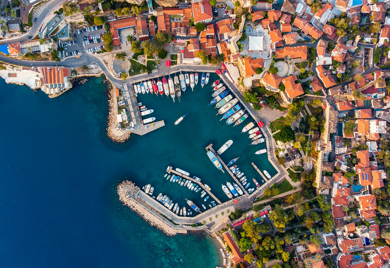 Luftaufnahme des Hafens von Antalya