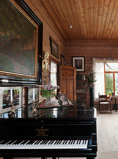 Inside Grieg museum