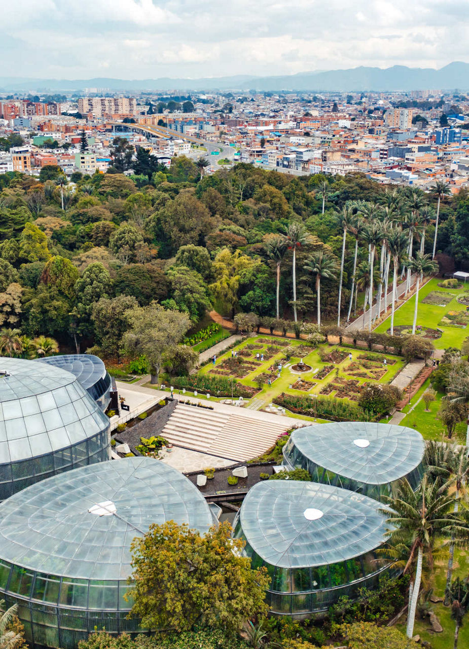 Skyline de Bogotá et jardin botanique