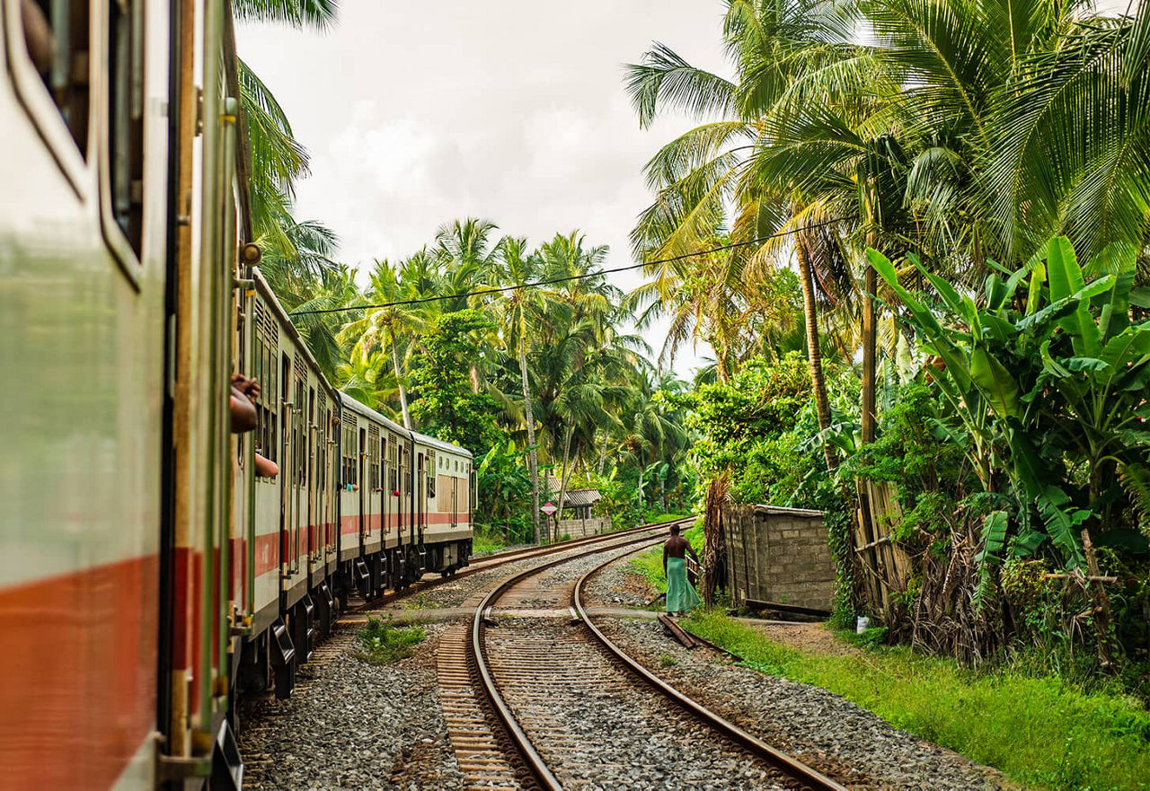 Train ride between towns Kandy and Ella