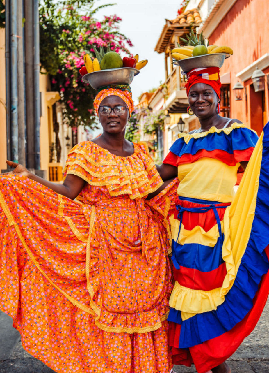 Femmes colombiennes en vêtements traditionnels