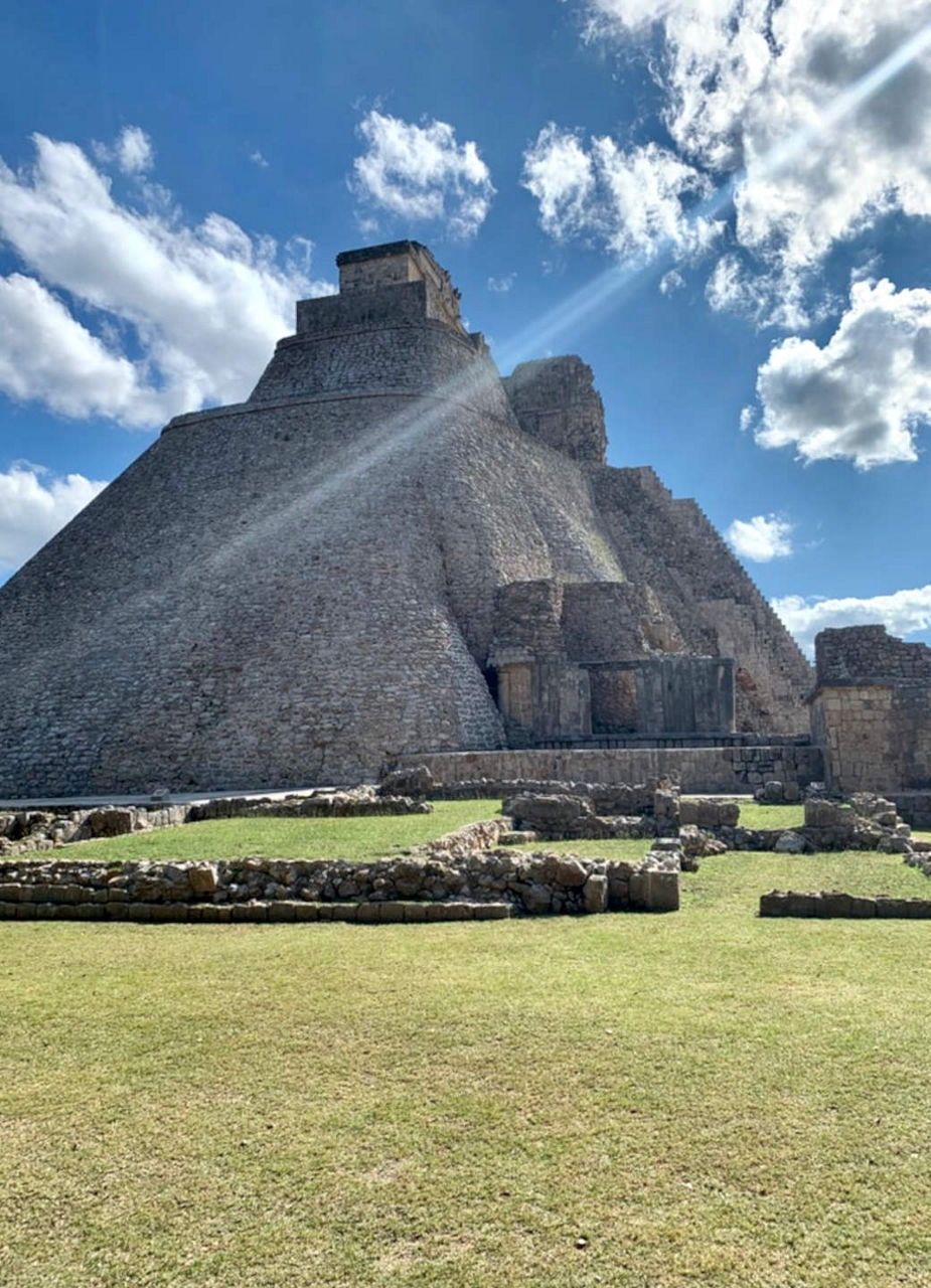 Pyramid El Adivino