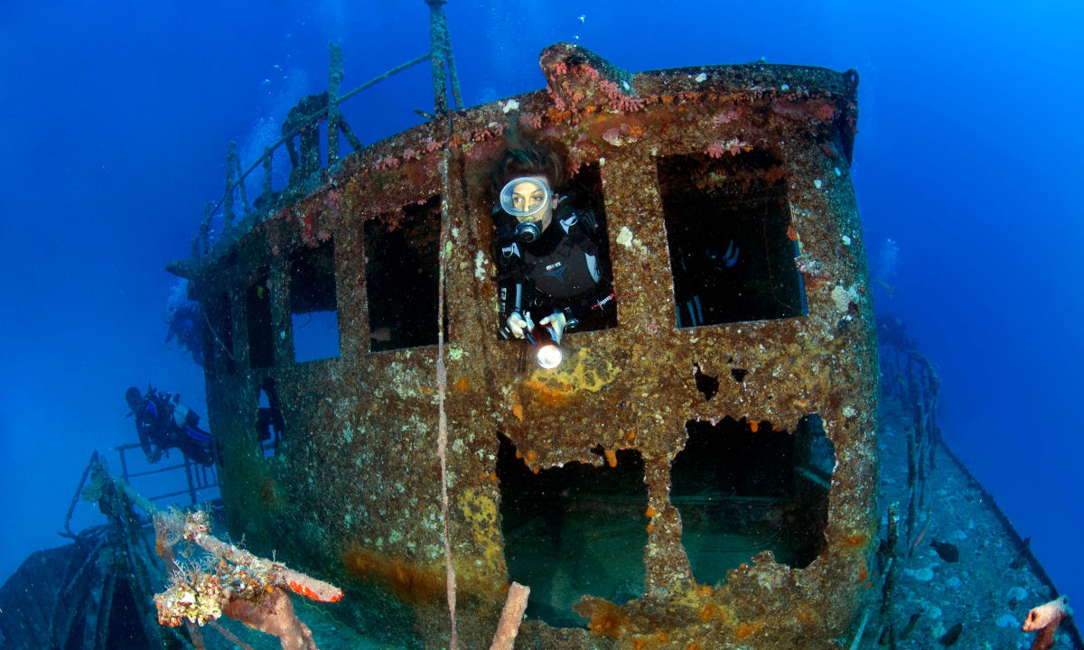 Diving Northern Mauritius Wrecks