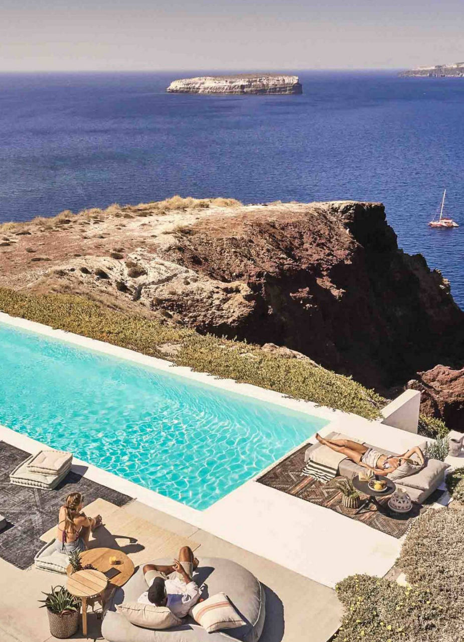 Dream Accommodations to Enjoy Santorini