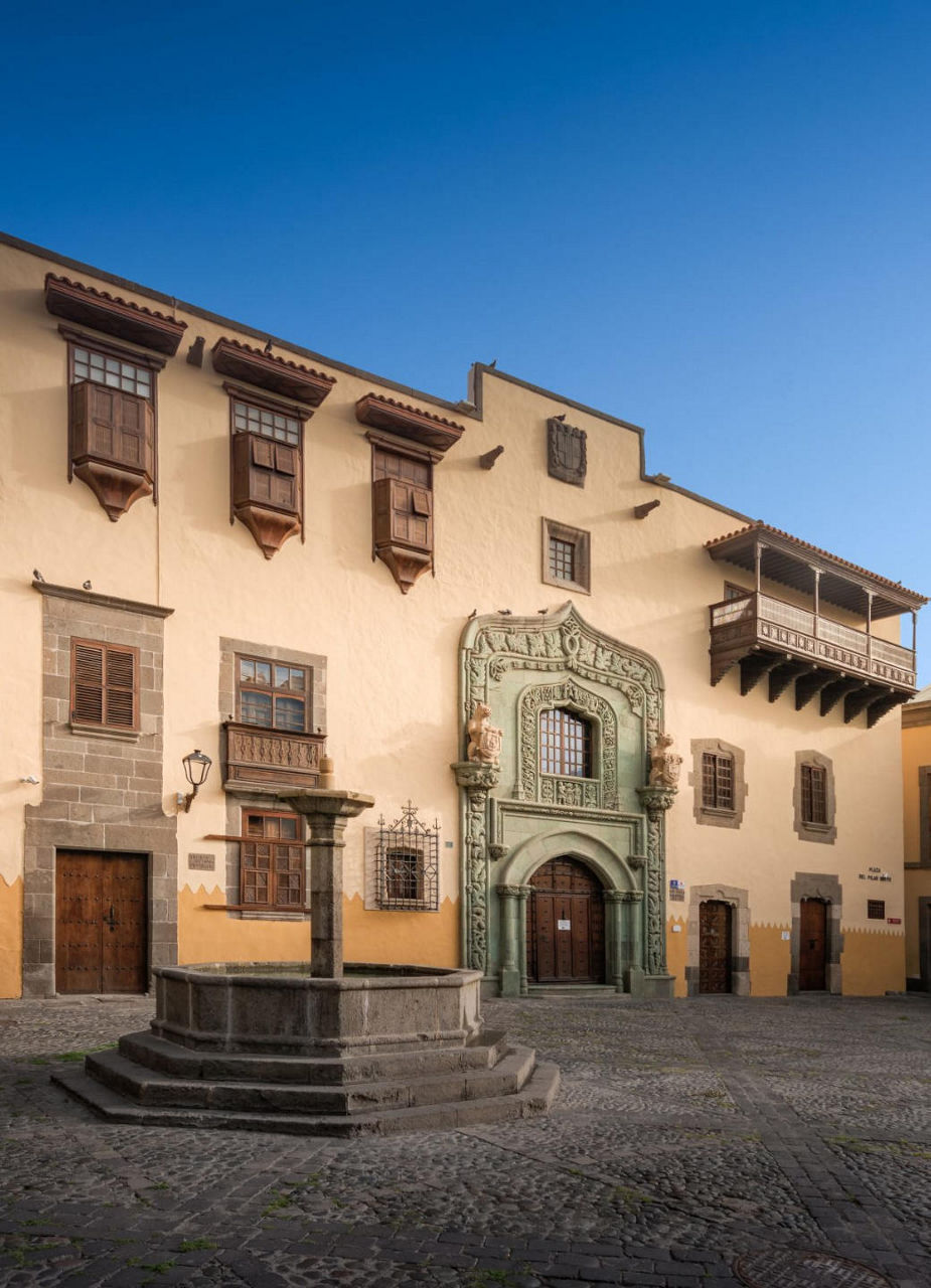 Casa de Colón from Outside