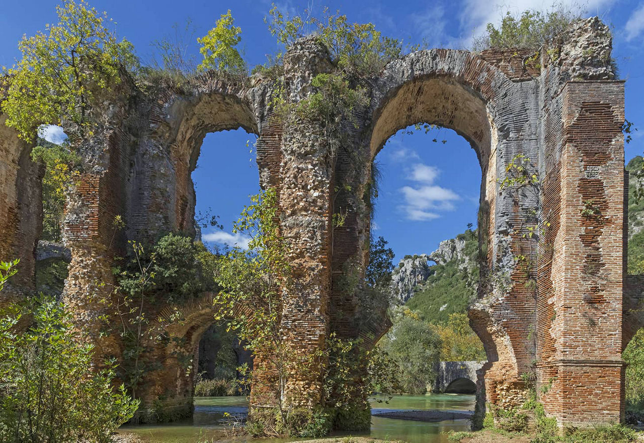 Roman aqueduct Nikopolis