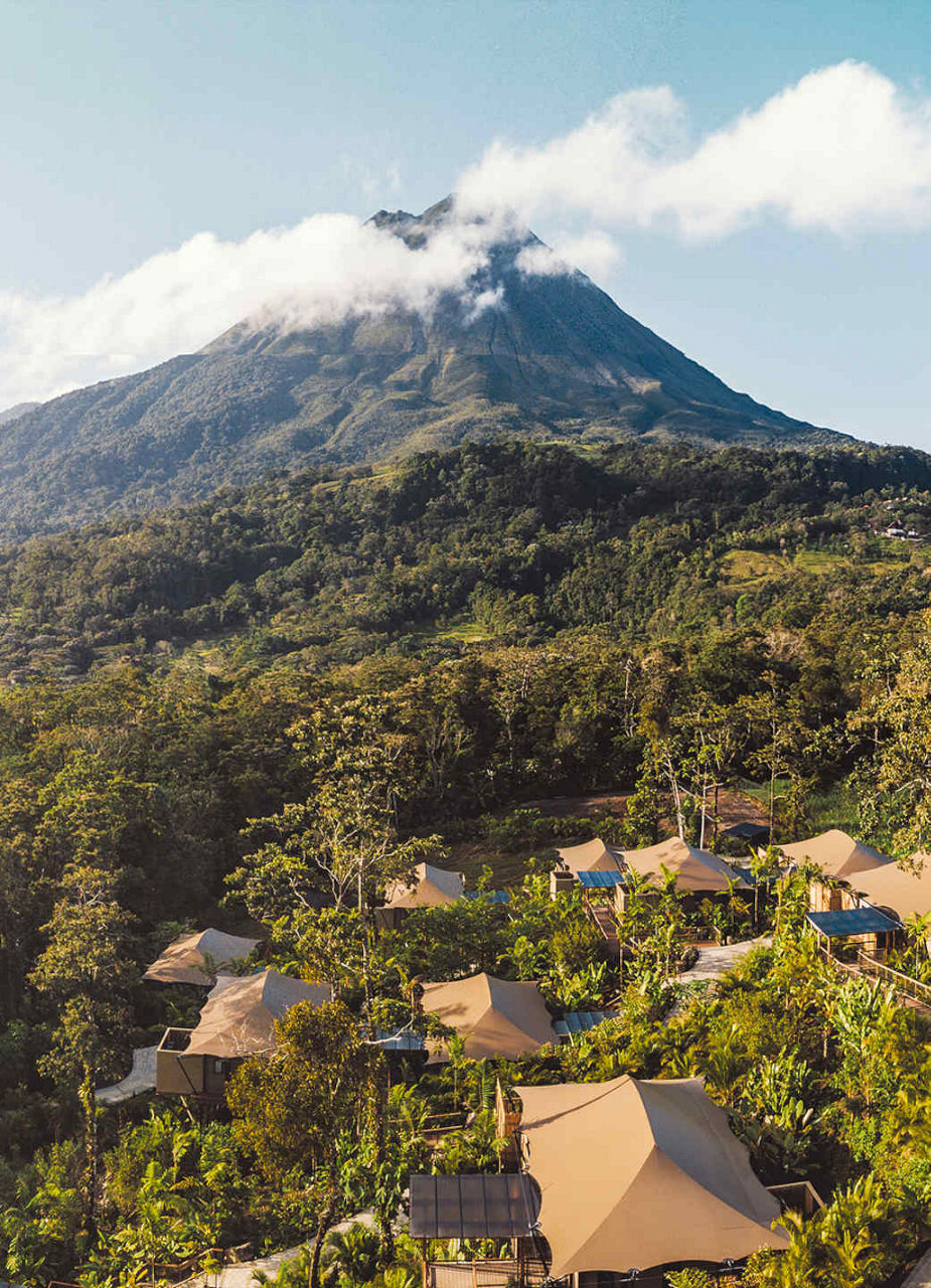 Vulcano and bungalows