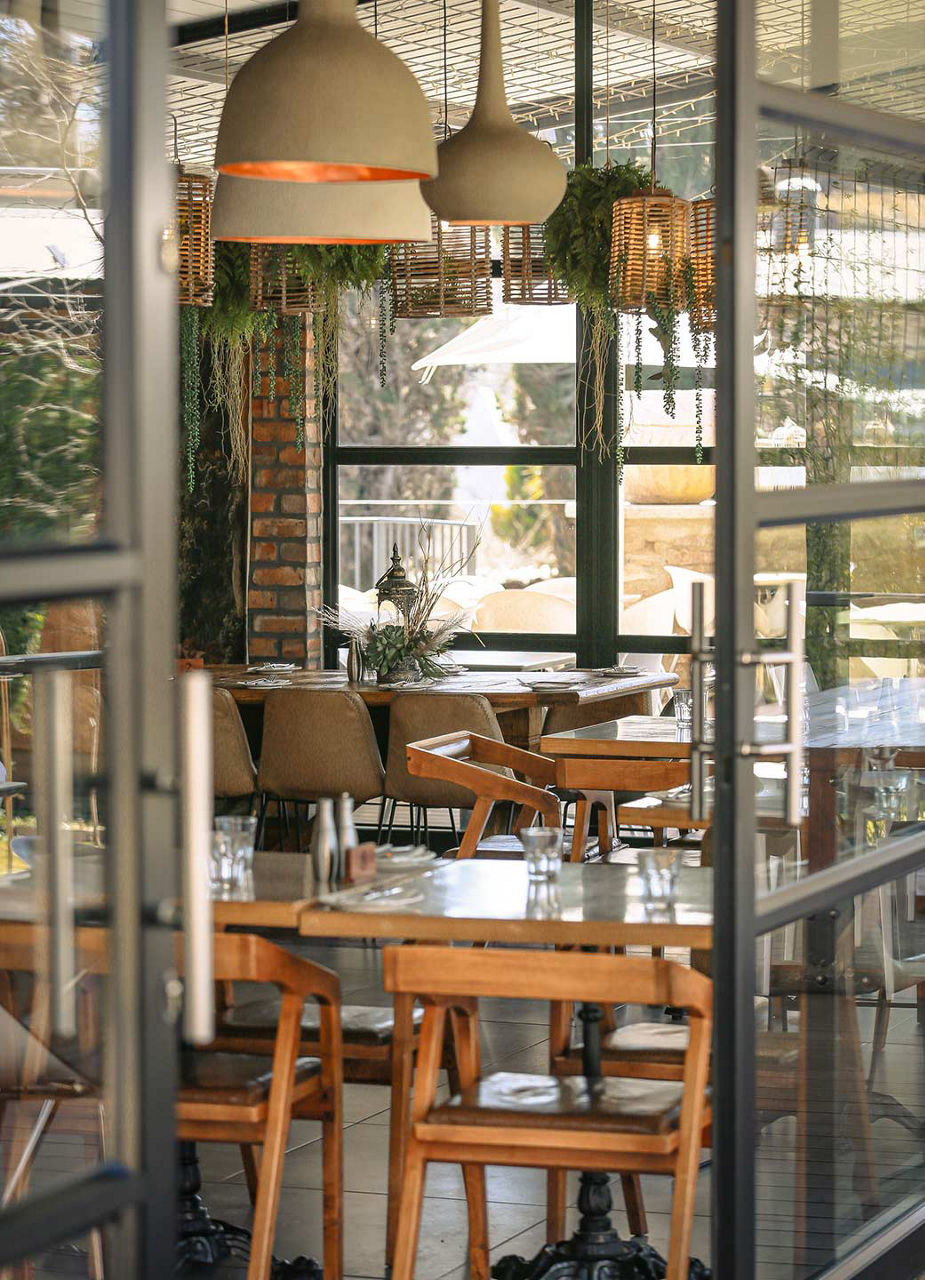 Dining room in Birdcage