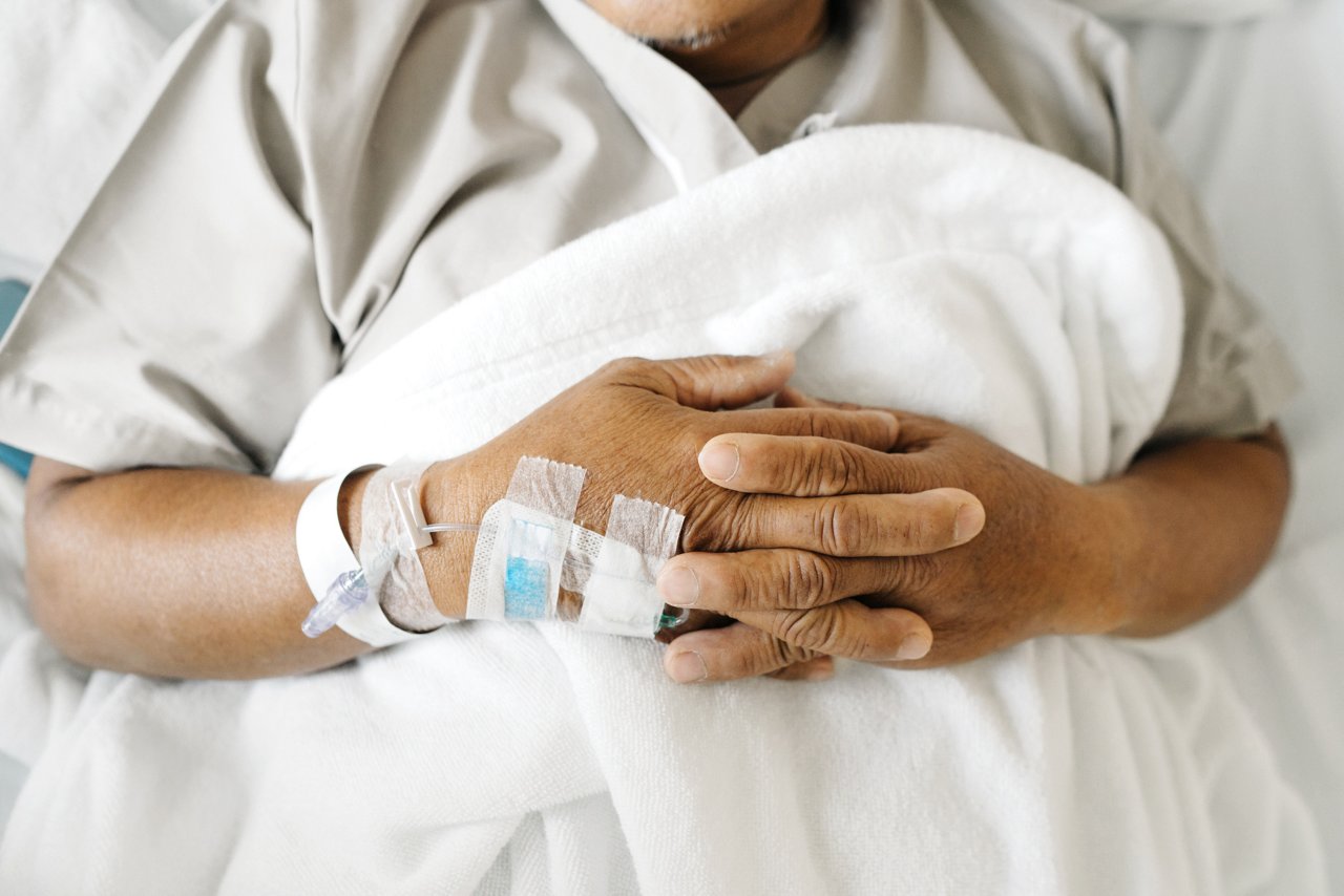 patient with infusion in hospital bed