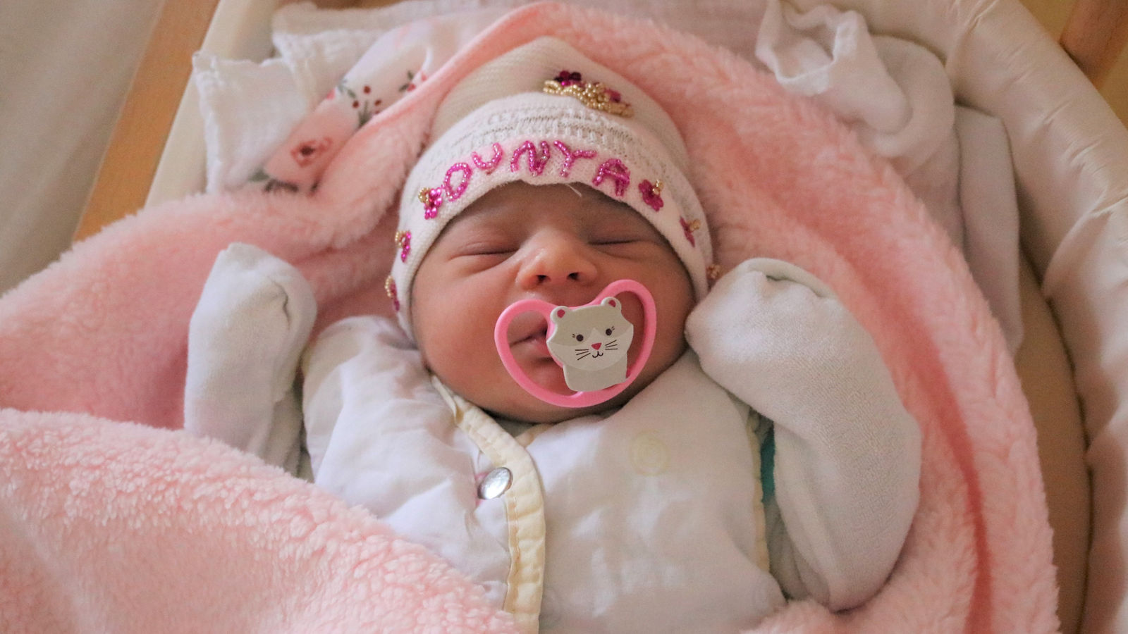 Helau: 111. Baby Dunya am Veilchendienstag geboren