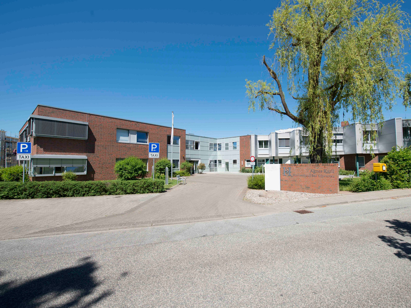 Operieren in Bolivien und Uganda