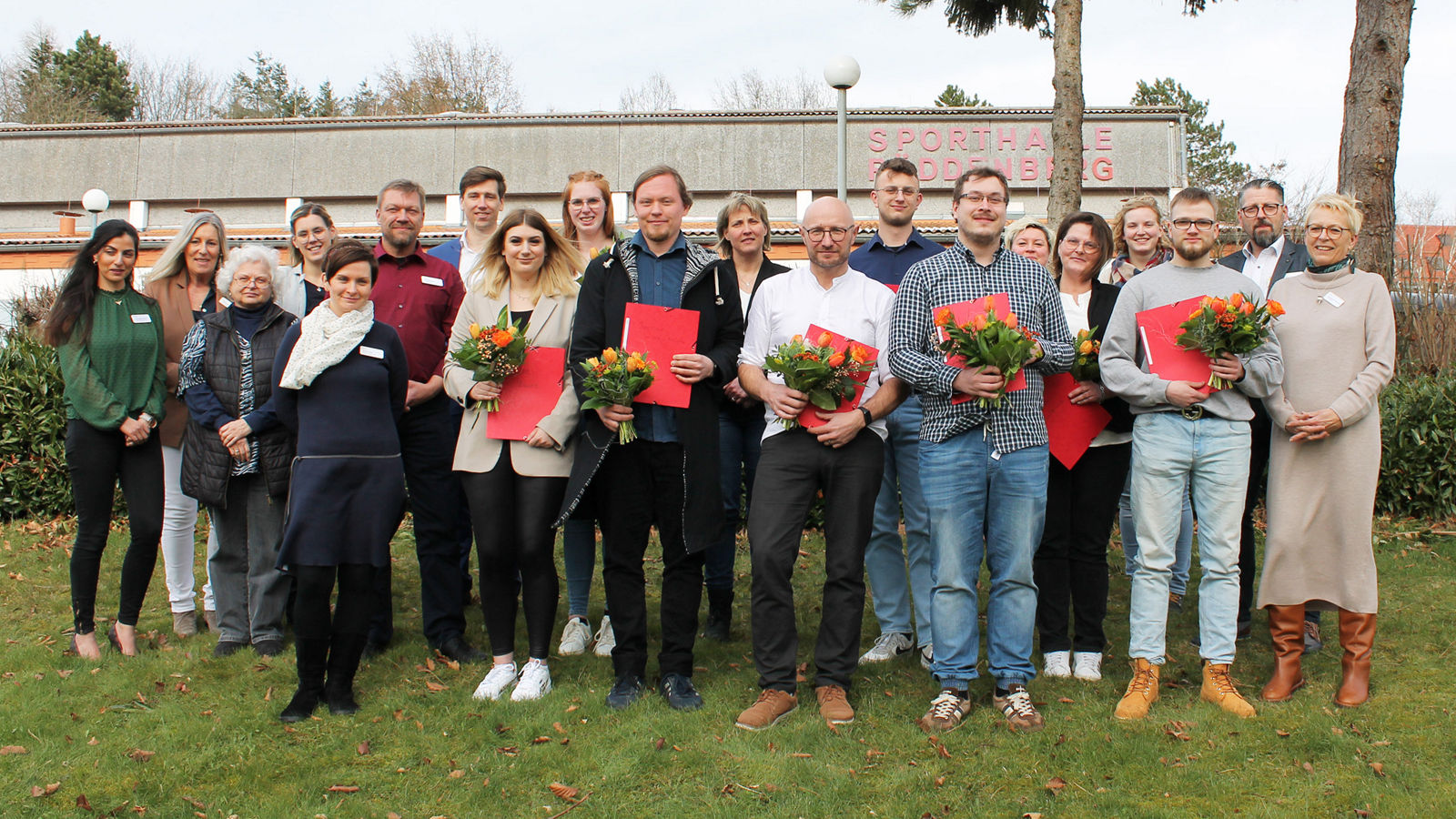 Zeugnisse für Pflegefachfrauen und -männer - Erster Kurs beendet generalistische Pflegeausbildung 