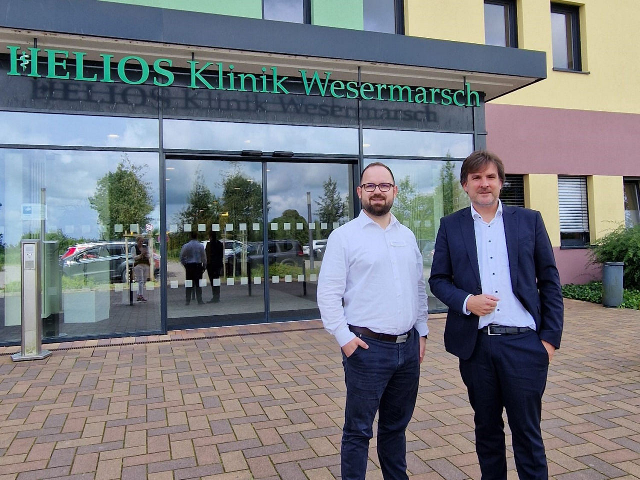 Neuer Klinikgeschäftsführer Tim Wozniak trifft Bürgermeister Nils Siemen: Ein konstruktiver Start für die Gesundheitsversorgung der Wesermarsch