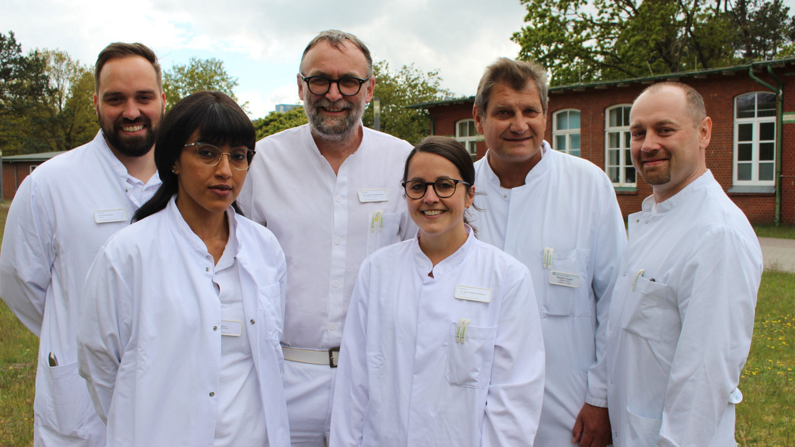 Geballte Kompetenz gegen Rückenleiden: Team der Wirbelsäulenorthopädie am Helios Seehospital um zwei Oberärzte erweitert
