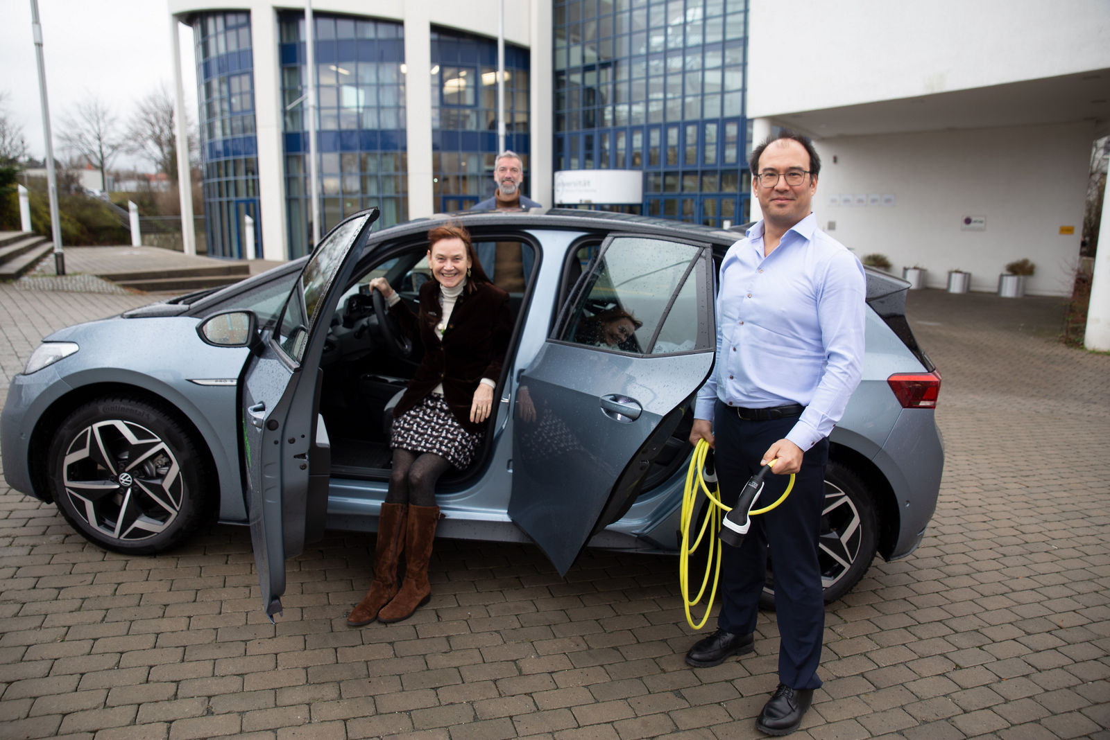 Nachhaltige Mobilität: Studierende der Uni Witten/Herdecke profitieren von neuem E-Auto
