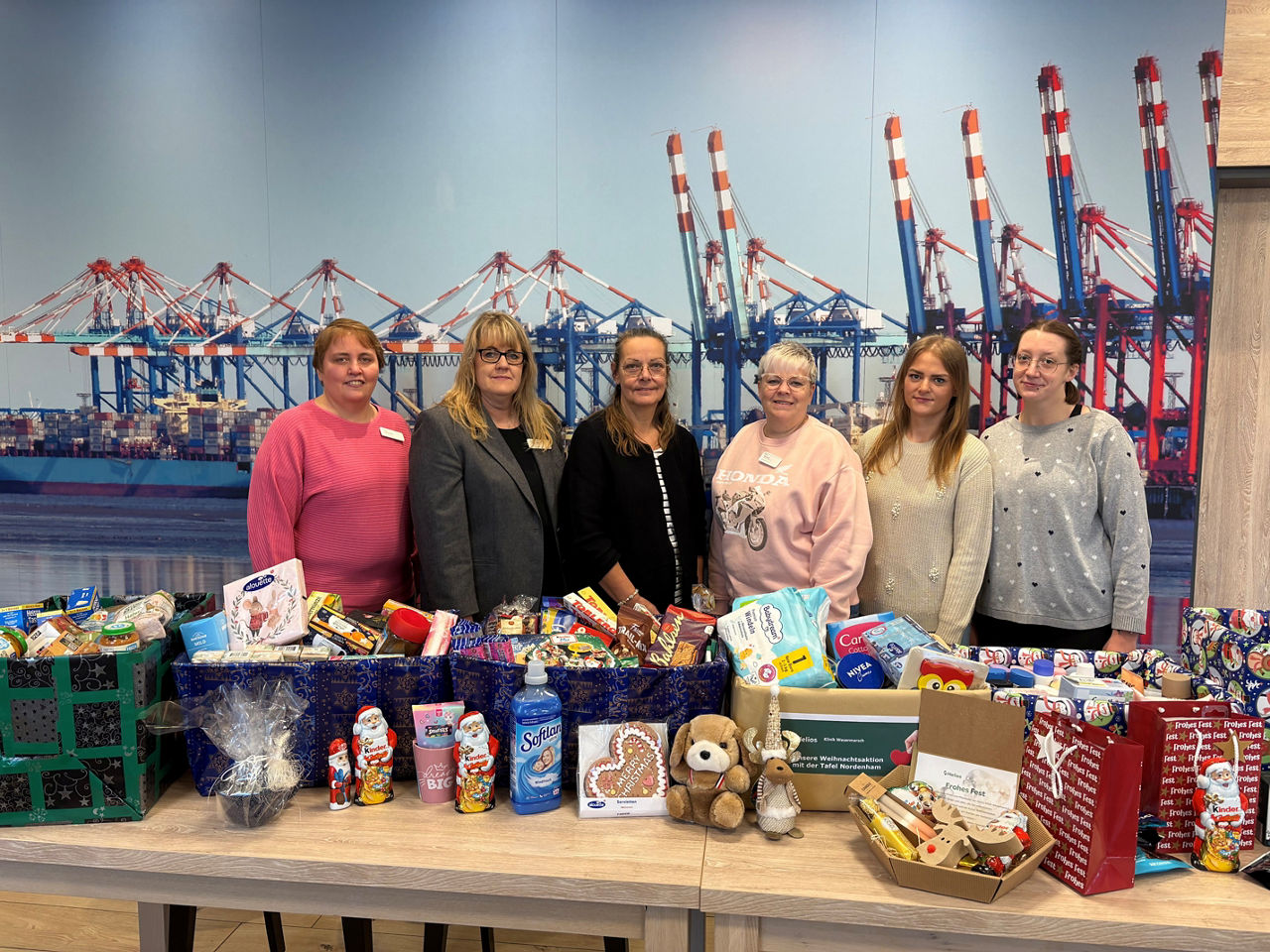 Mitarbeitende der Helios Klinik Wesermarsch unterstützen Tafel Nordenham mit weihnachtlicher Spendenaktion